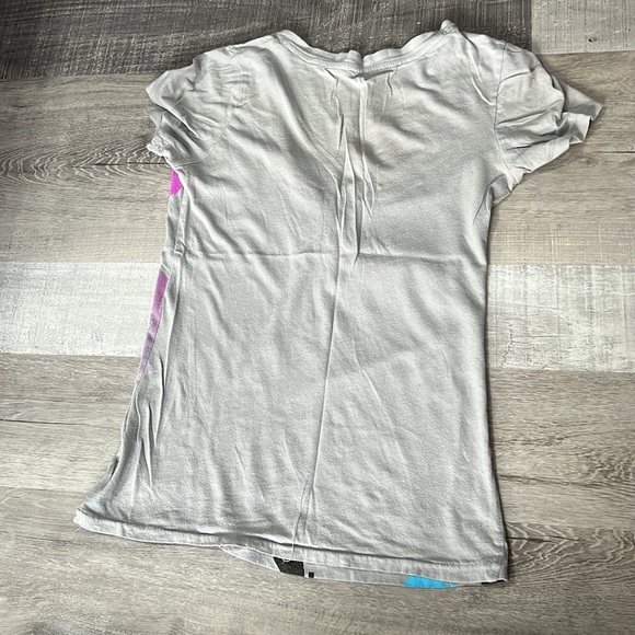 Nollie Gray Pink Purple V-Neck Graphic T-Shirt Size Small Dancing Neon - Picture 8 of 10